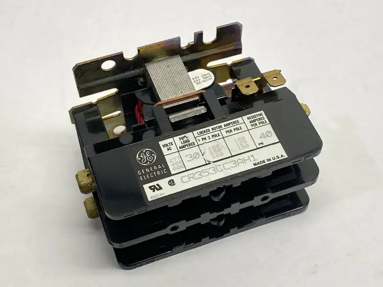 Used GENERAL ELECTRIC CONTACTOR 3-POLE 30A 24V COIL PLC Contactors Michigan US | Maverick Industrial Sales #1090332
