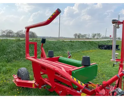 Used FARM KING _UNKNOWN_ Stretch Wrappers Iowa US | Keast Enterprises #1360254