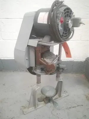Dixie model  24 Can Seamer