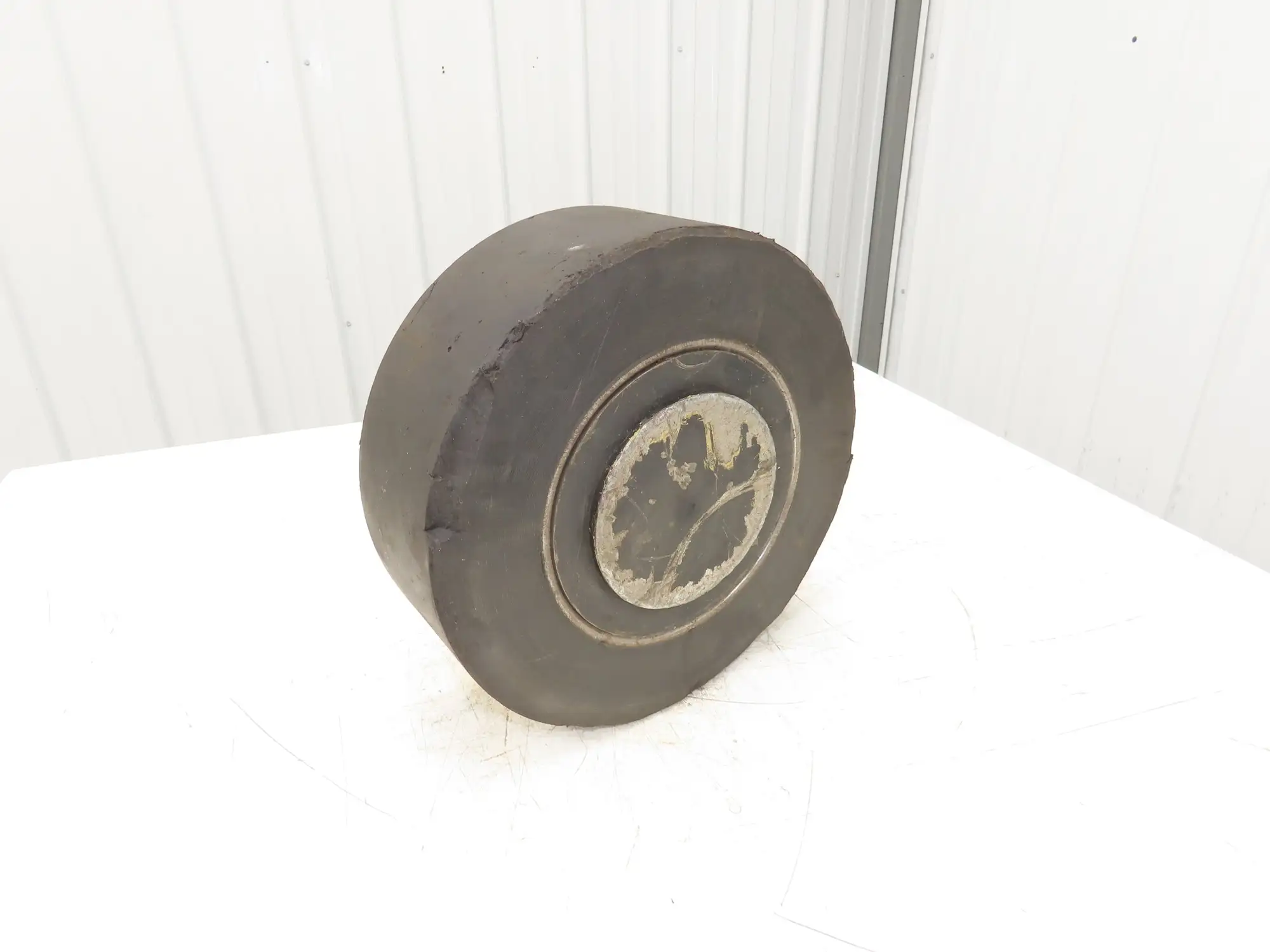 Superior Tire 318 601 Industrial Tire Resilient Solid Black 13.75X5X8"