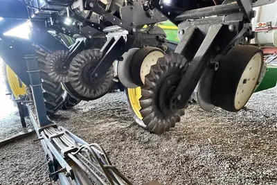 Used 2010 KINZE 3650 Planters Virginia US | Proxy Equipment #1385349