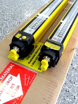 NEW SICK 1043138 LIGHT CURTAIN SET SICK C4000 SELECT XC40P-1203A0A0CBC0 49"