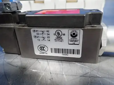 USED EUCHNER NZ1HS3131E8C 400147