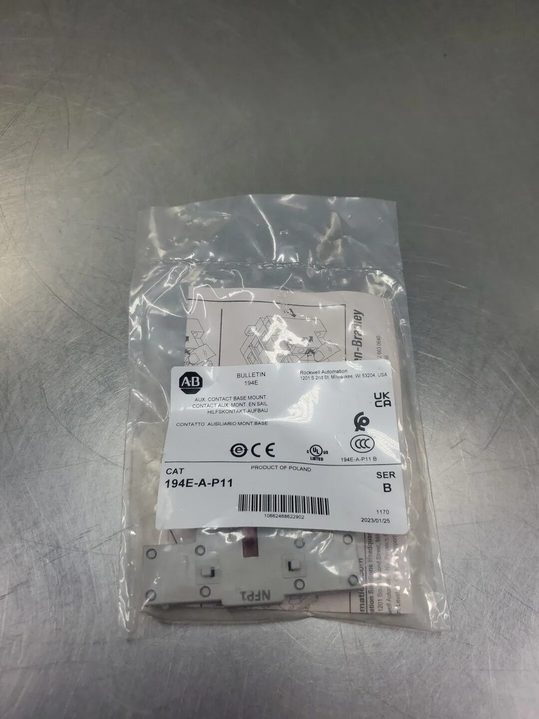ALLEN-BRADLEY 194E-A-P11 SER B AUXILIARY CONTACT BASE MOUNT. 4D-27