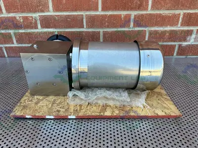 USED STAINLESS MOTORS F2Q4BBOAY WASHDOWN DUTY MOTOR W/ SPIRAL BEVEL REDUCER 3PH