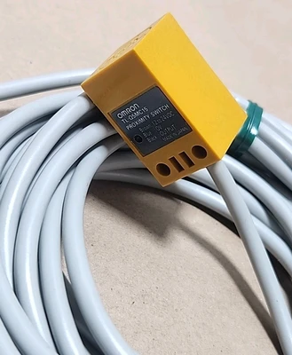 NEW Omron TL-Q5MC15