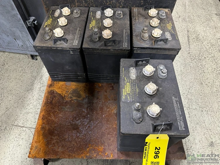 Used _UNKNOWN_ (4) ILLINOIS BATTERIES Batteries Illinois US | Heath Industrial Auction Services #1549935
