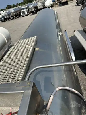 Used 2001 TREMCAR _UNKNOWN_ Tanker Trailers Indiana US | Lakeshore Equipment Sales #1546613