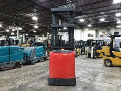 USED 2018 RAYMOND 560-OPC30TT