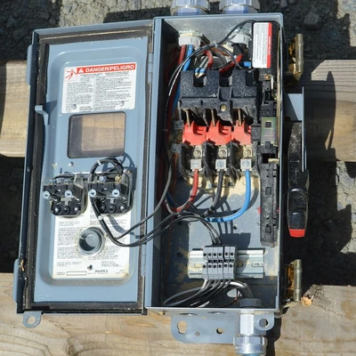 Square D 30 Amp Non-Fusible Disconnect