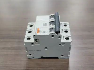 USED MERLIN GERIN C60N-C63