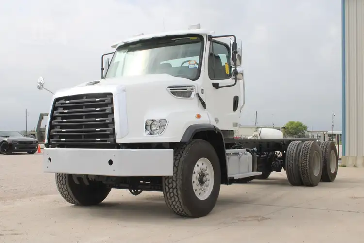 Used 2019 FREIGHTLINER 114SD Cab Chassis trucks Texas US | Roll Off Truck World #1491778