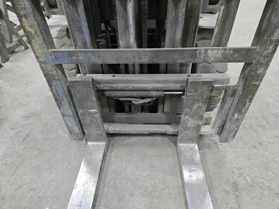 Hyundai LPG Double Stage Forklift w/ Side Shift, 5,000lb Capacity; Unknown Hours, Gauge