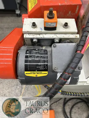 USED UNIQUE 313 MITRE DOOR MACHINE