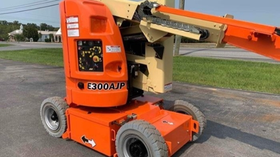 USED 2015 JLG E300AJP