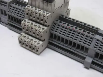 Entrelec 5118 Euro 4 600V 50A Terminal Block 700-HLT1U1 Misc. Components Lot/47
