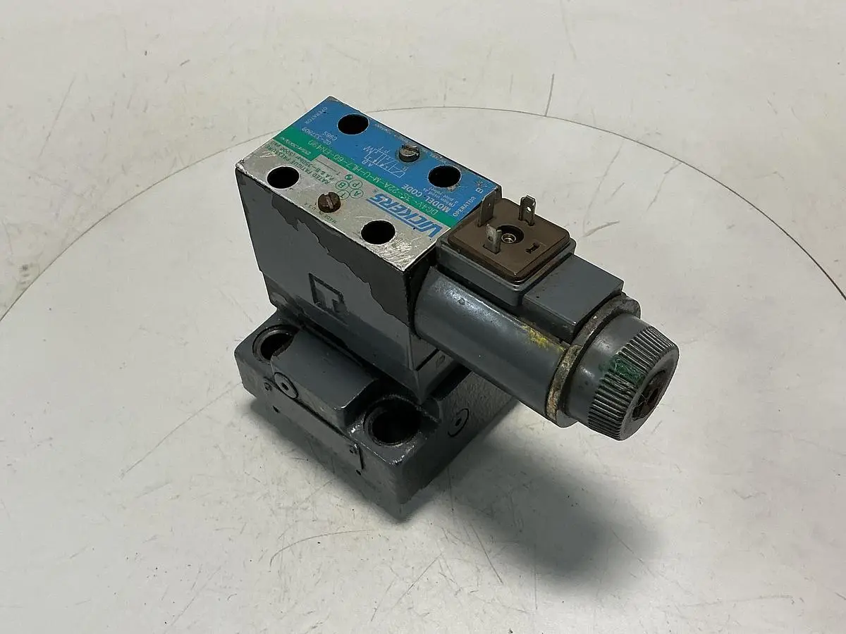 USED VICKERS DG4V-3S-22A-M-U-HL7-60-EN490