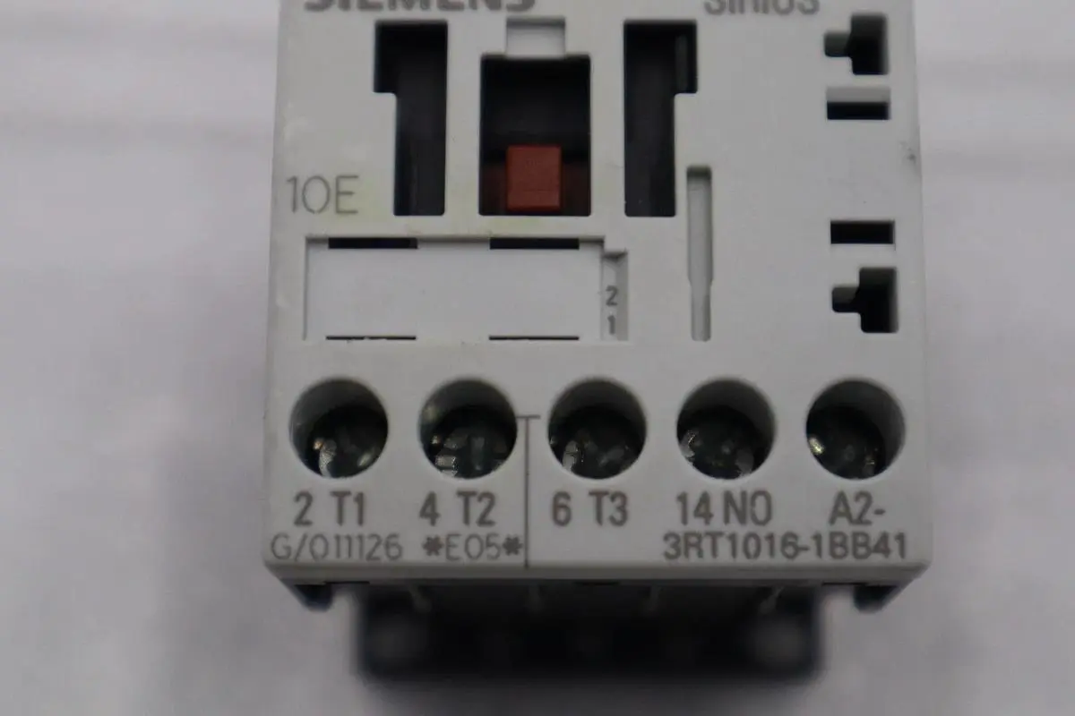 LOT OF 4 - SIEMENS 3RT1016-1BB41 CONTACTOR STOCK 5434