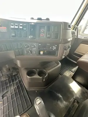 Used 2017 VOLVO VHD84F200 Dump trucks South Carolina US | Palmetto Machinery #1427259