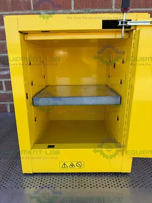 USED EAGLE 1903X 4 GALLON FLAMMABLE LIQUID STORAGE CABINET W/ SOFT CLOSE DOOR, KEY