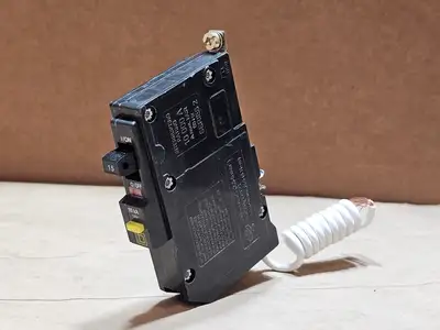 NEW SQUARE D QOB115GFI