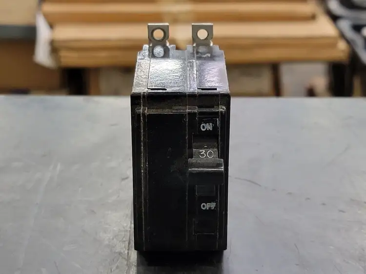 Used SQUARE D QOB230 Switchgears British Columbia CA | Lenmark #294451