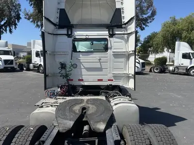 USED 2022 VOLVO VNR42T300