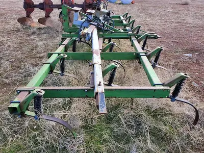 USED JOHN DEERE 1100