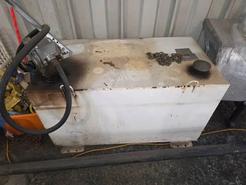 Large Fuel Tank with hand pump