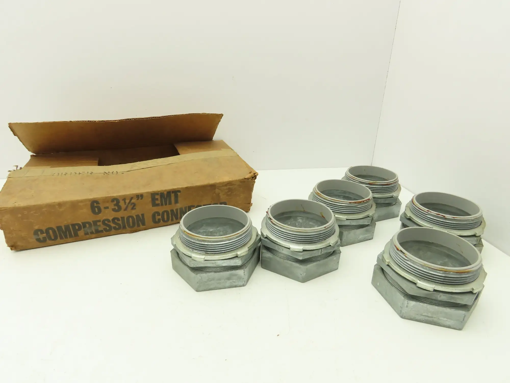 NA 3-1/2" 3-1/2" EMT Compression Connector Insulated Lot of 6