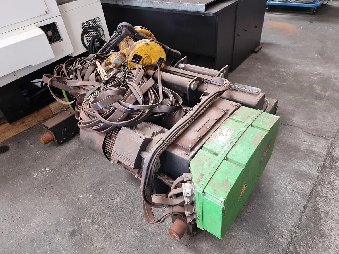 USED STAHL 10 TON + 2 CARRIAGES