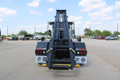 New | in-Stock 2027 PETERBILT 548 Rolloff Trucks Texas US | Roll Off Truck World #1492013
