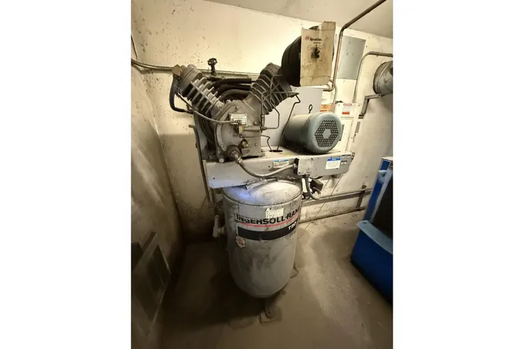 Used _UNKNOWN_ _UNKNOWN_ Tank Mounted Air Compressors Utah US | KD Auctions #1553918