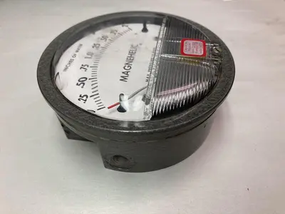 New | in-Stock DWYER 2002C Universal Pressure Meters Ohio US | Surplus Asset Holdings #1239045
