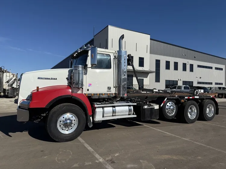 Used 2016 WESTERN STAR W4900SB GALBREATH Rolloff Trucks Minnesota US | Carco Truck & Equipment #1514197