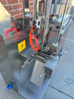 USED CHINESE DS-200A PACKAGING MACHINE 220V W/ SANCH S900.2S0.75G VFD