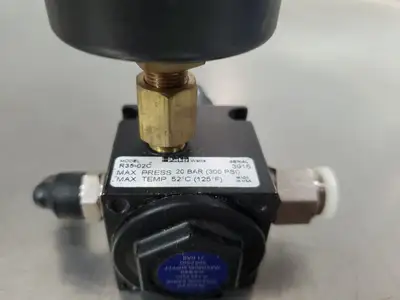 USED Parker R35-02C 300 PSI Regulator w/WIKA 60 PSI Gauge