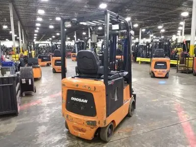 USED 2019 DOOSAN BC15S-5