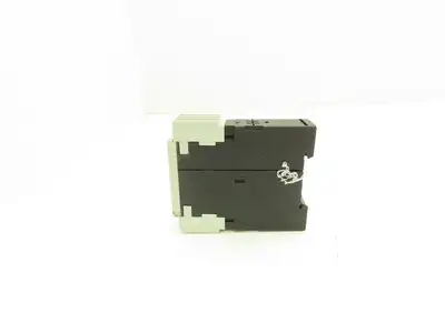 Siemens 3RP1574-1NQ30 Sirius Timing Relay 1 Delayed, 1 Instantaneous NO Contacts