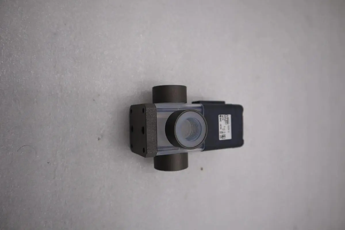 SMC LVA200-02N-C Solenoid Valve NEW UNIT STOCK G999A