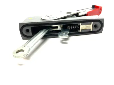 USED SIEMENS FLANGE MOUNTED DISCONNECT HANDLE RED/BLACK, METAL BODY