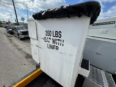 Used 2017 VERSALIFT SST40EIH-02 Bucket (boom) trucks Florida US | Truck and Van Outlet #1509170