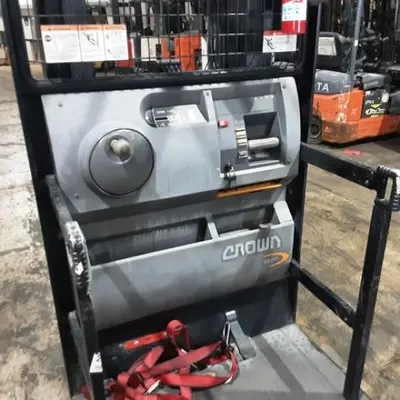 USED 2016 CROWN SP3510-30