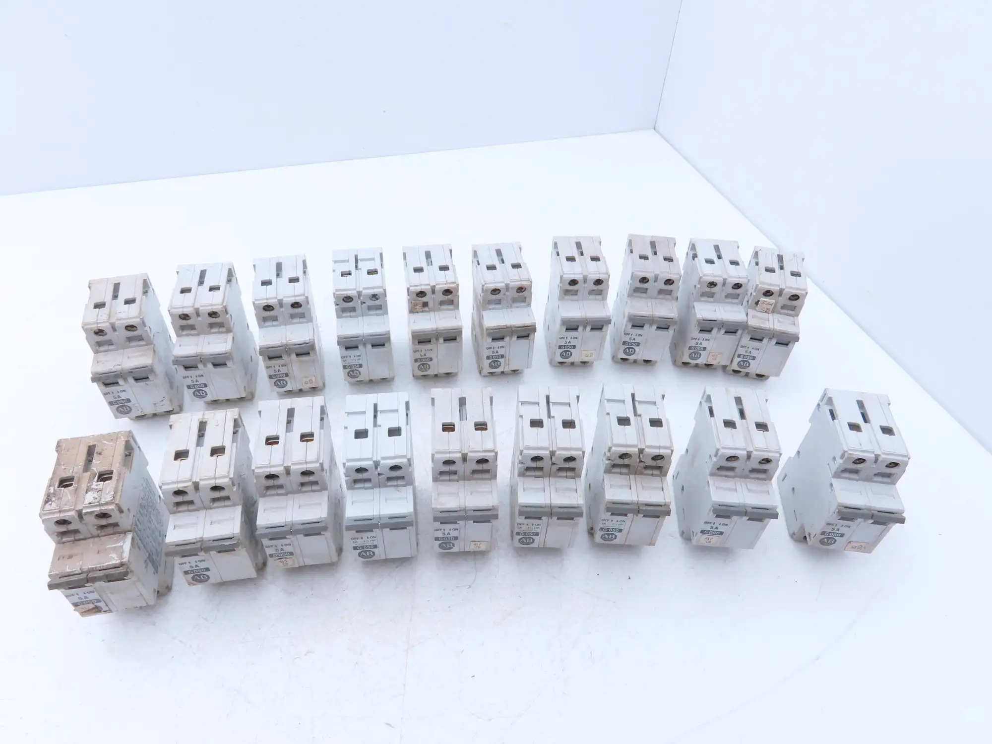 Allen Bradley 1492-CB2-G050 Circuit Breaker 2 Pole 5A 480VAC Lot of 19