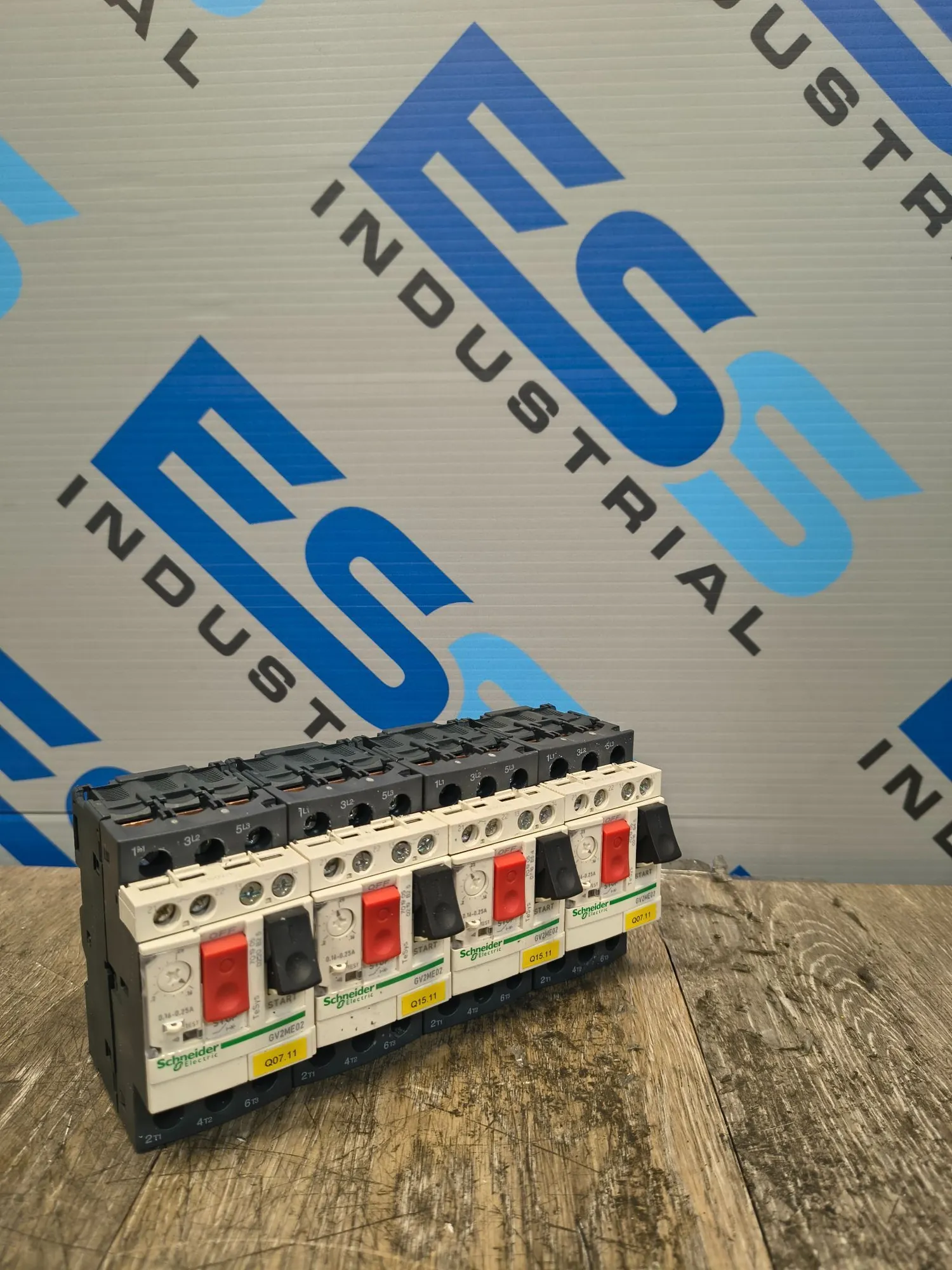 USED SCHNEIDER ELECTRIC GV2ME02