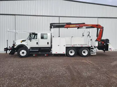 International 7500 SBA 6X4 Truck with Palfinger Crane