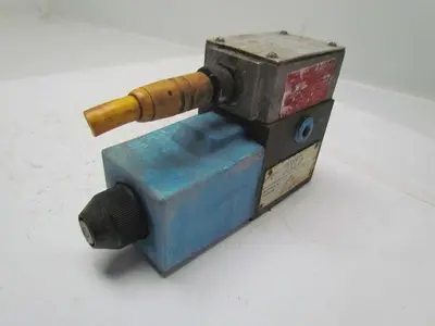 Vickers Eaton 02-126343 PA5DG4S4W 012A H 60 Directional Control Valve