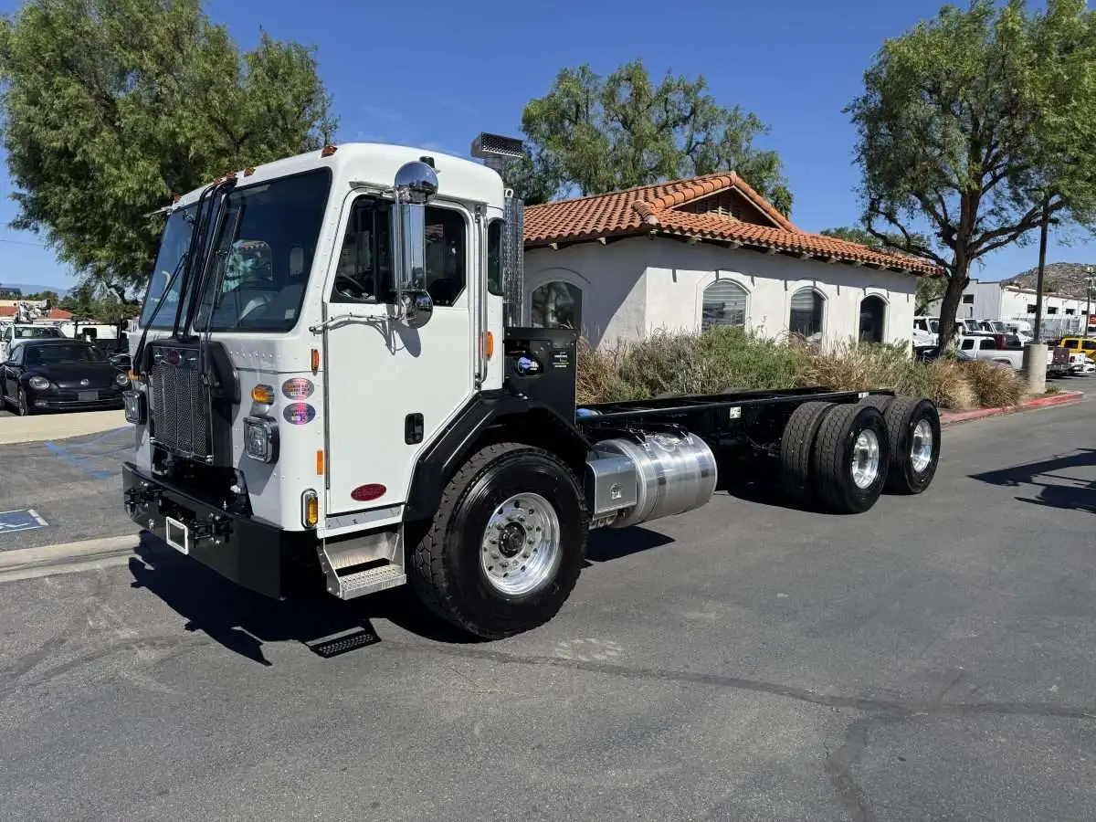 New | in-Stock 2026 PETERBILT 520 Cab Chassis trucks California US | Commerce Truck Equipment Sales #1548697