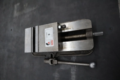 Used KURT WORKHOLDING SOLUTIONS D-675 Vises Minnesota US | Machinesused.com #1505705
