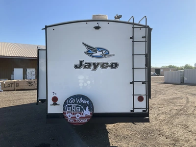 USED 2018 WHITE HAWK 23MRB